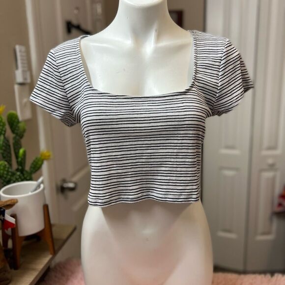 Stripped crop top - Picture 1 of 4